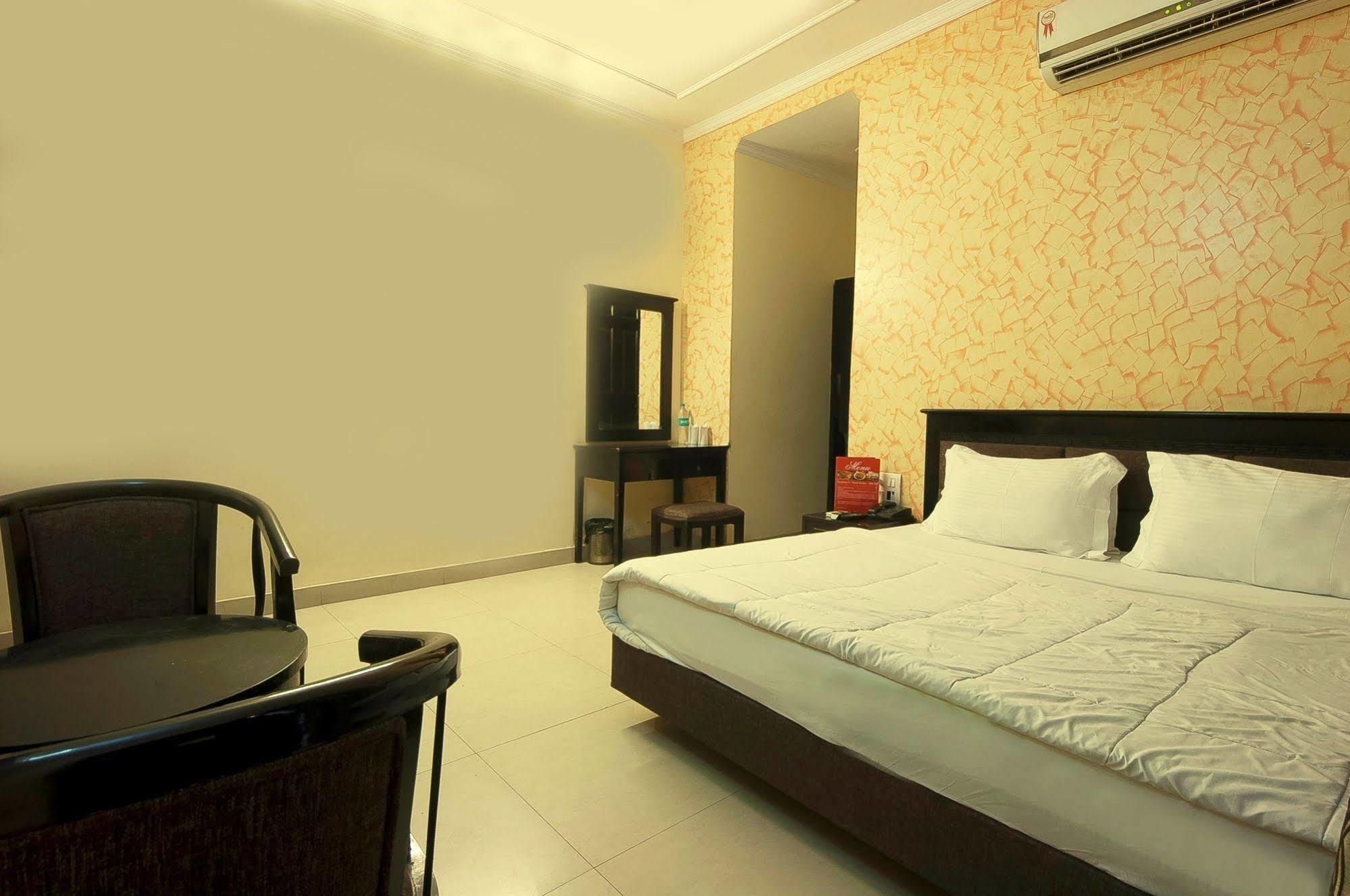 Hotel Sunrise Delhi  Ngoại thất bức ảnh